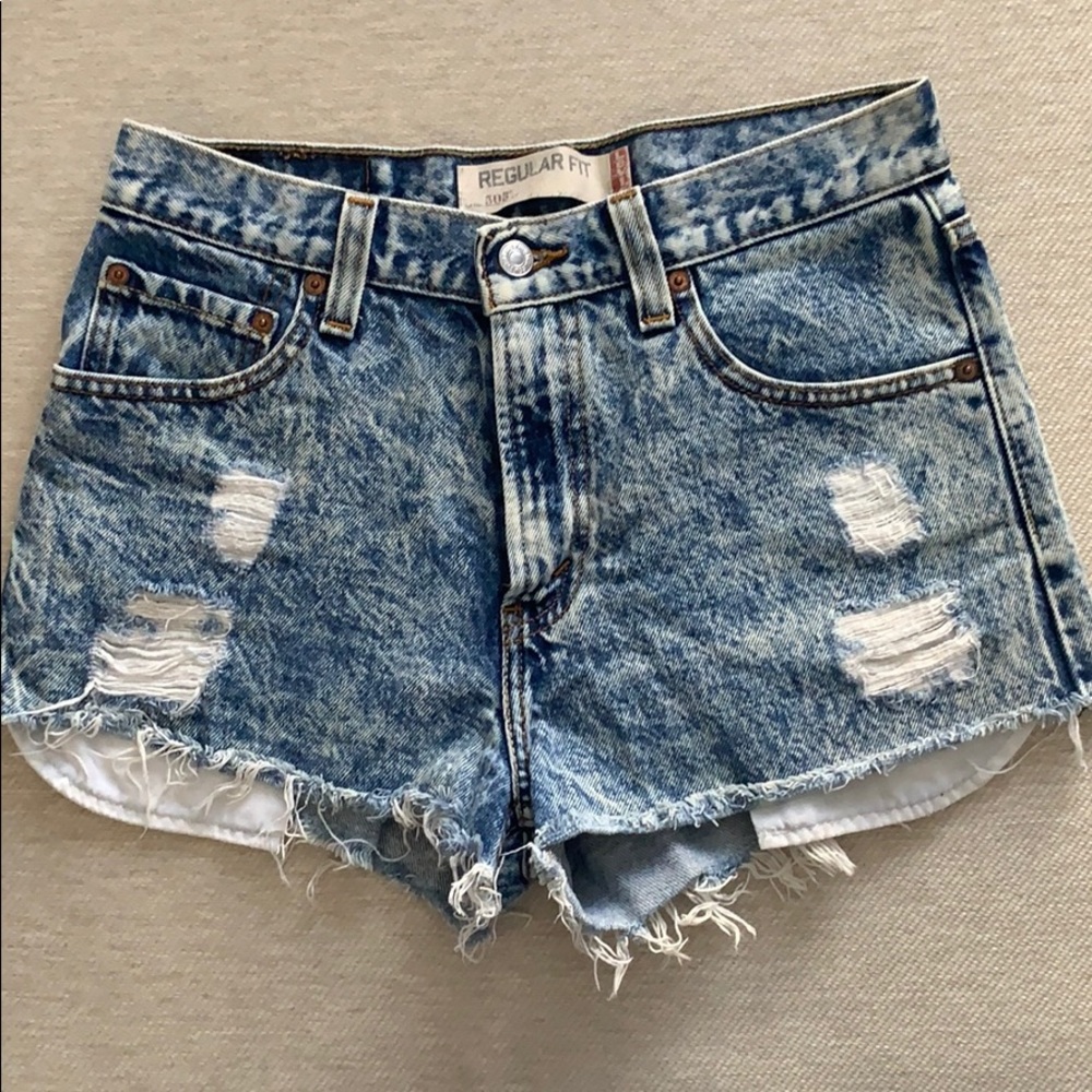 Levi blue jean shorts size 30